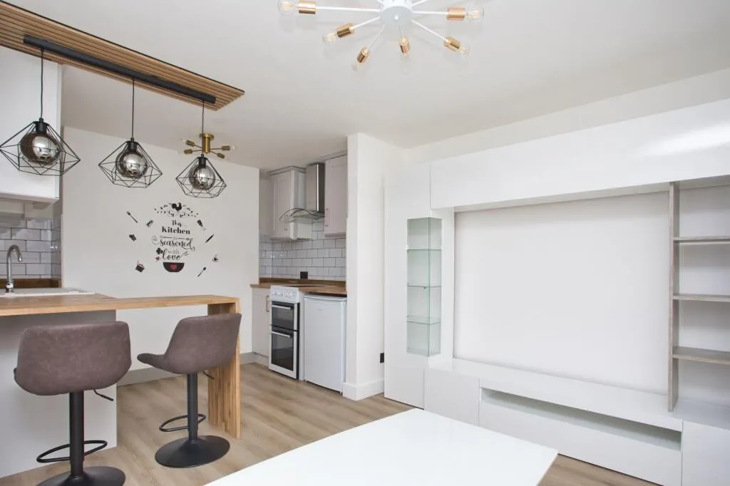 1 bed Ground Flat