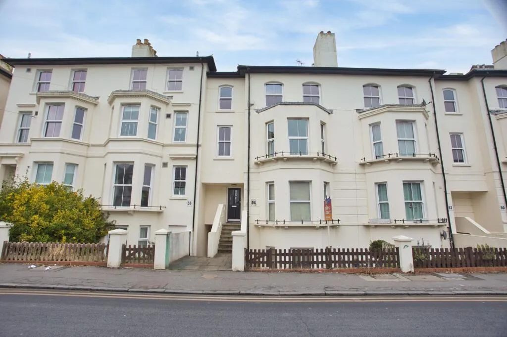 1 bed Ground Flat
