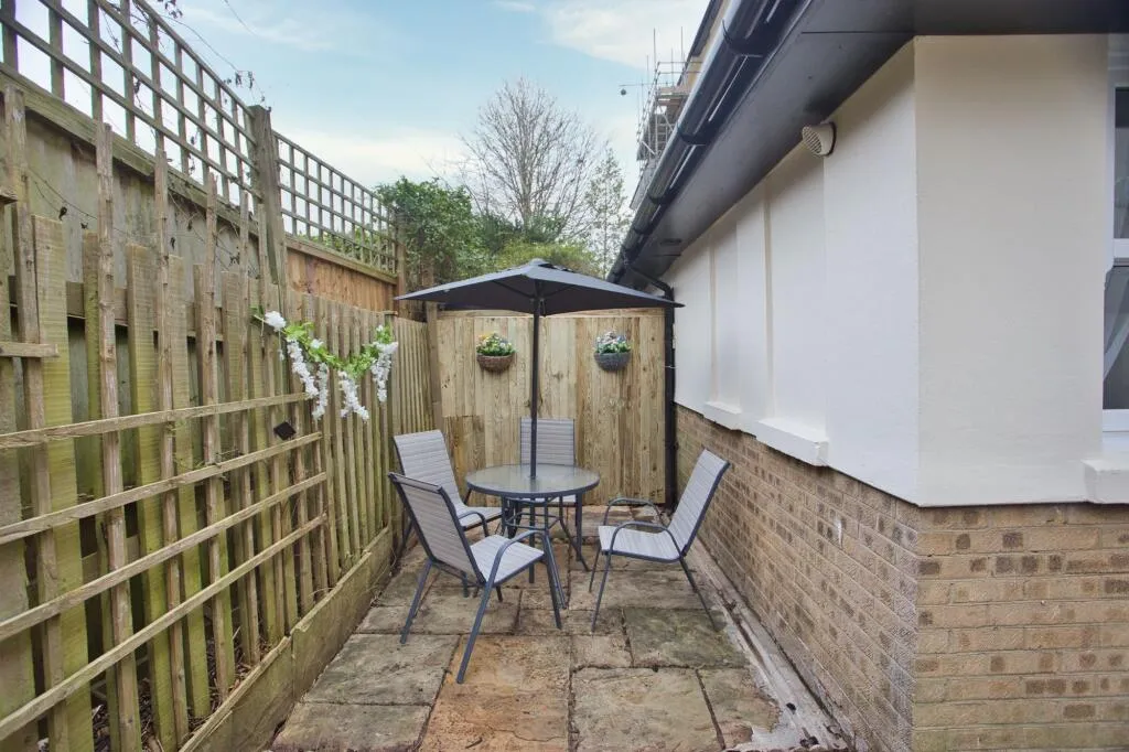 1 bed Ground Flat