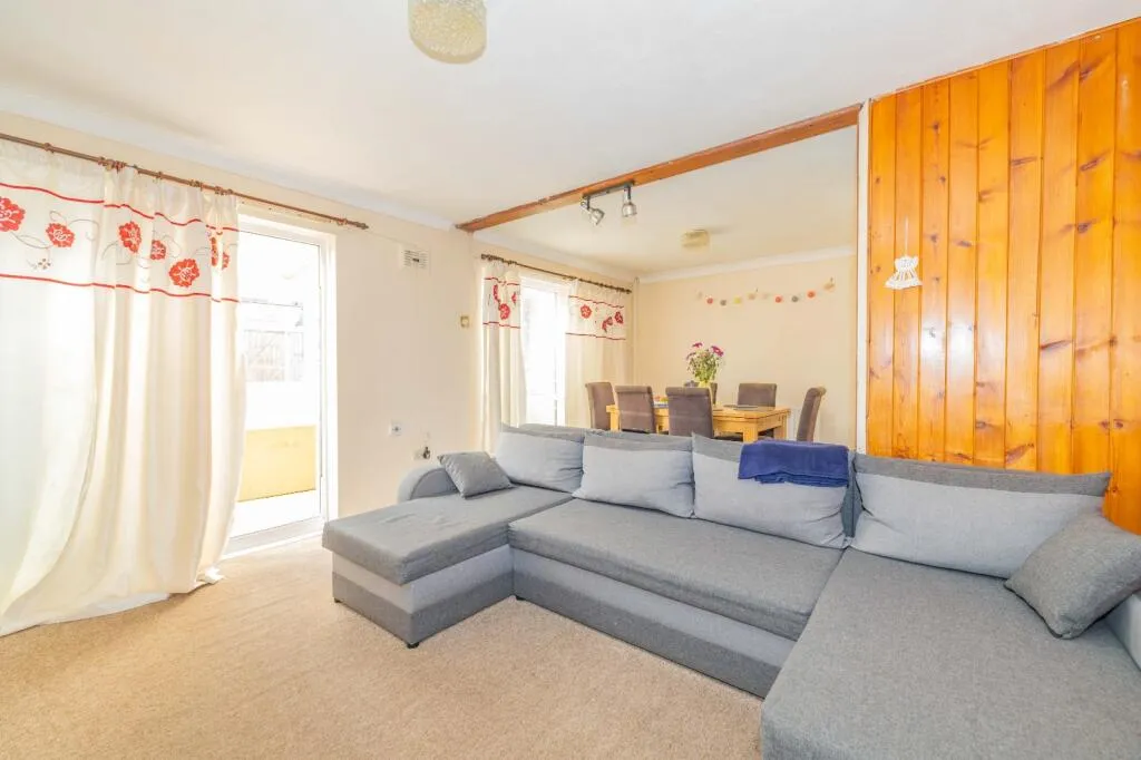 3 bed End of Terrace