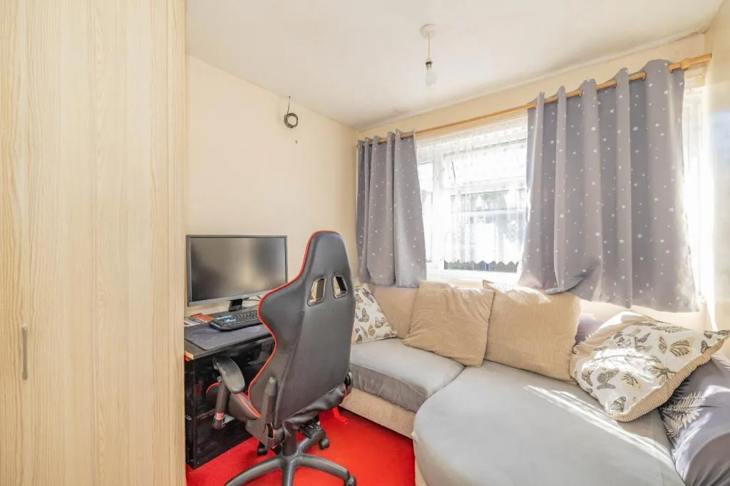 3 bed End of Terrace