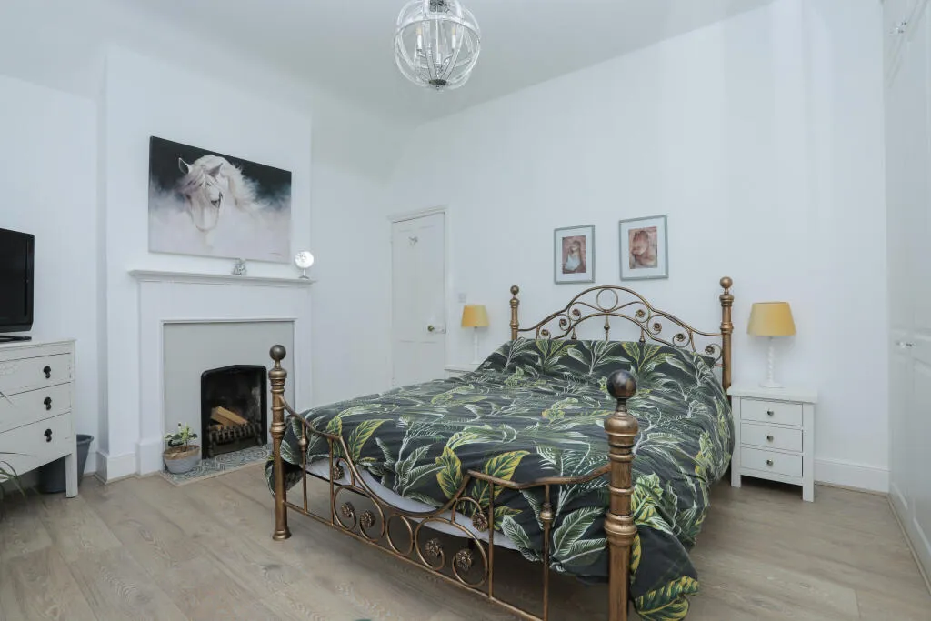 4 bed Detached