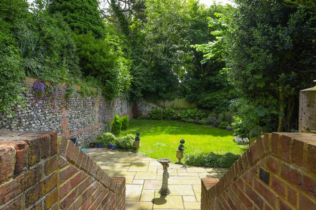 4 bed Detached