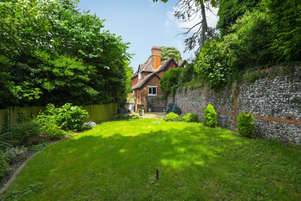 4 bed Detached