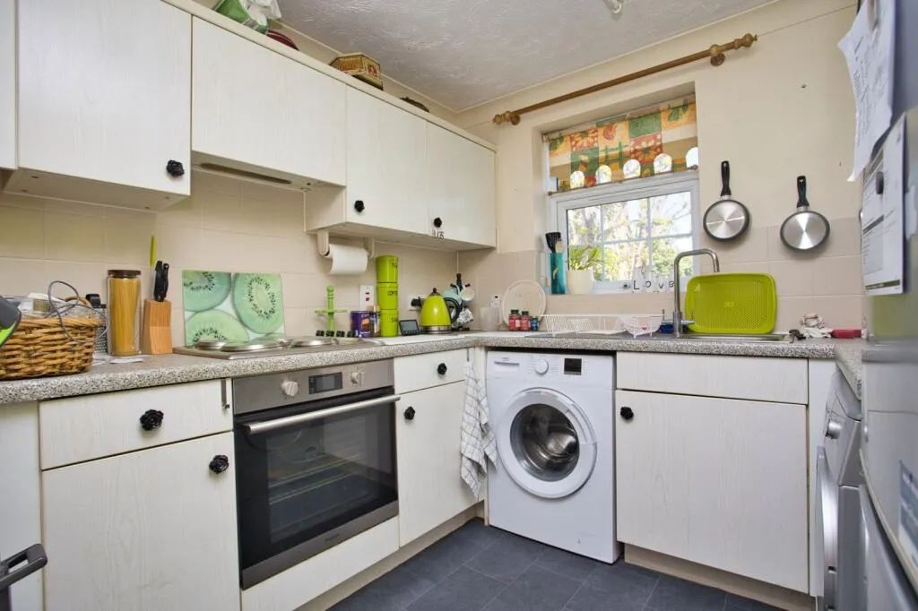 1 bed Ground Flat