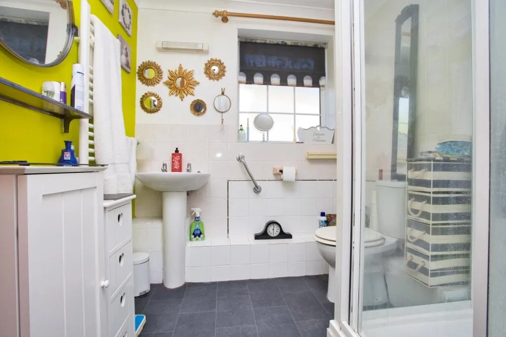 1 bed Ground Flat