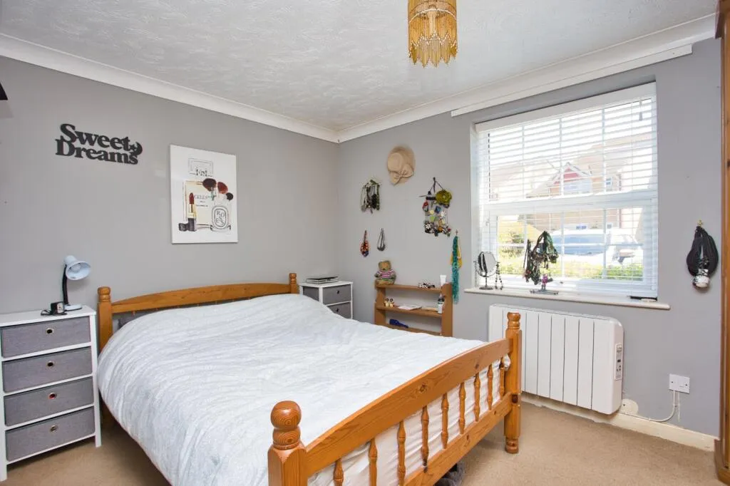 1 bed Ground Flat