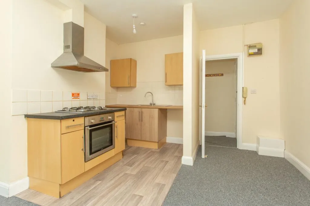1 bed Ground Flat