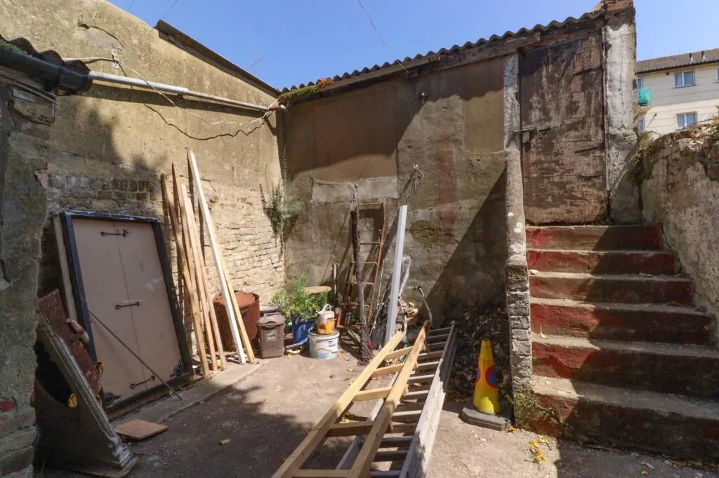 4 bed Terraced