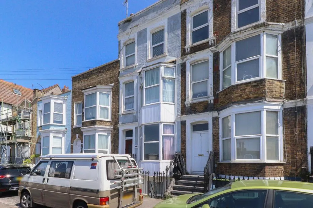 4 bed Terraced
