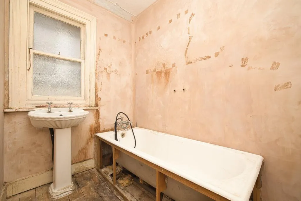 4 bed Semi-Detached