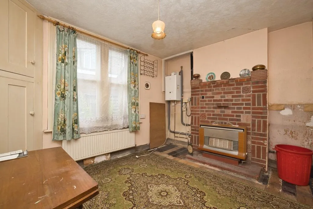 4 bed Semi-Detached