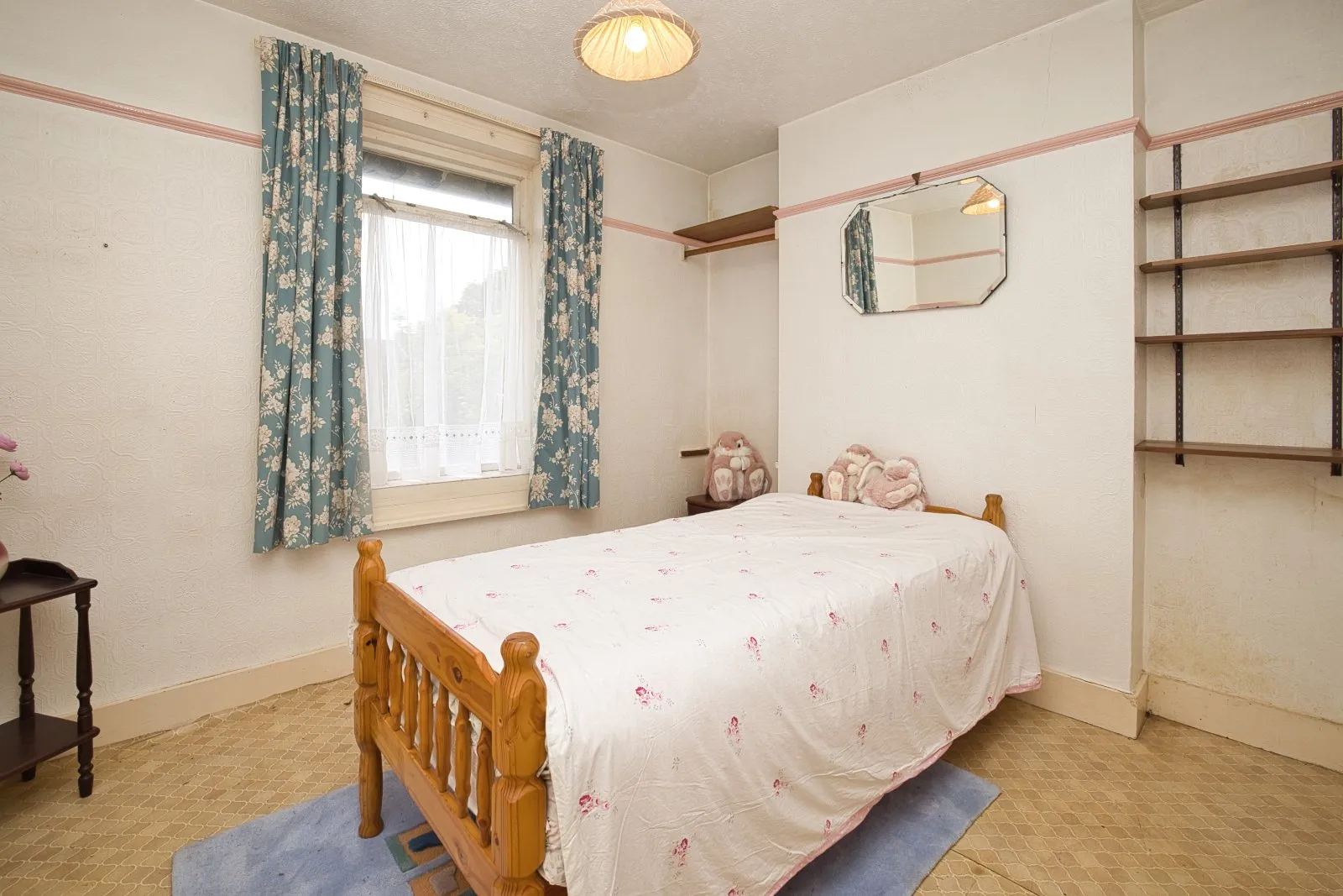 4 bed Semi-Detached