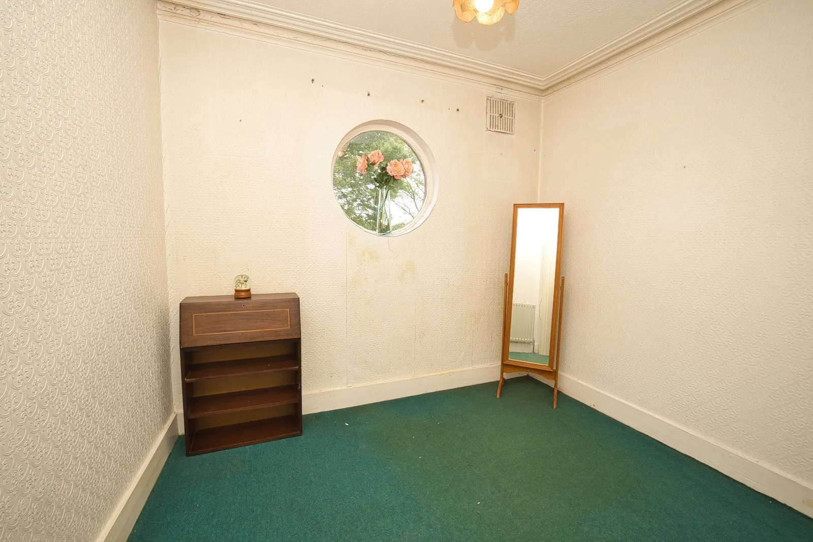 4 bed Semi-Detached