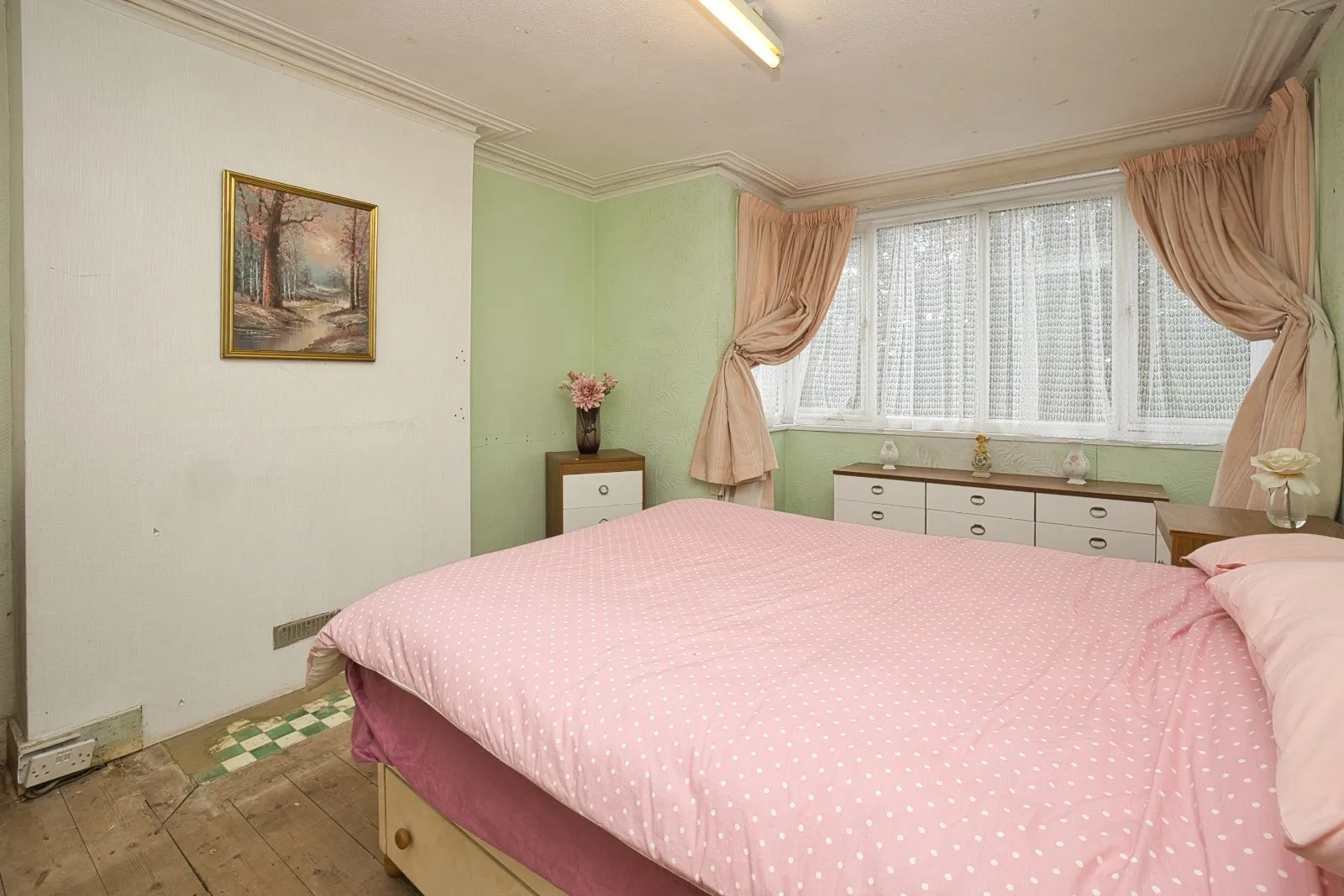 4 bed Semi-Detached