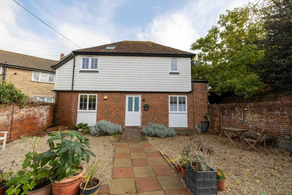 2 bed Detached