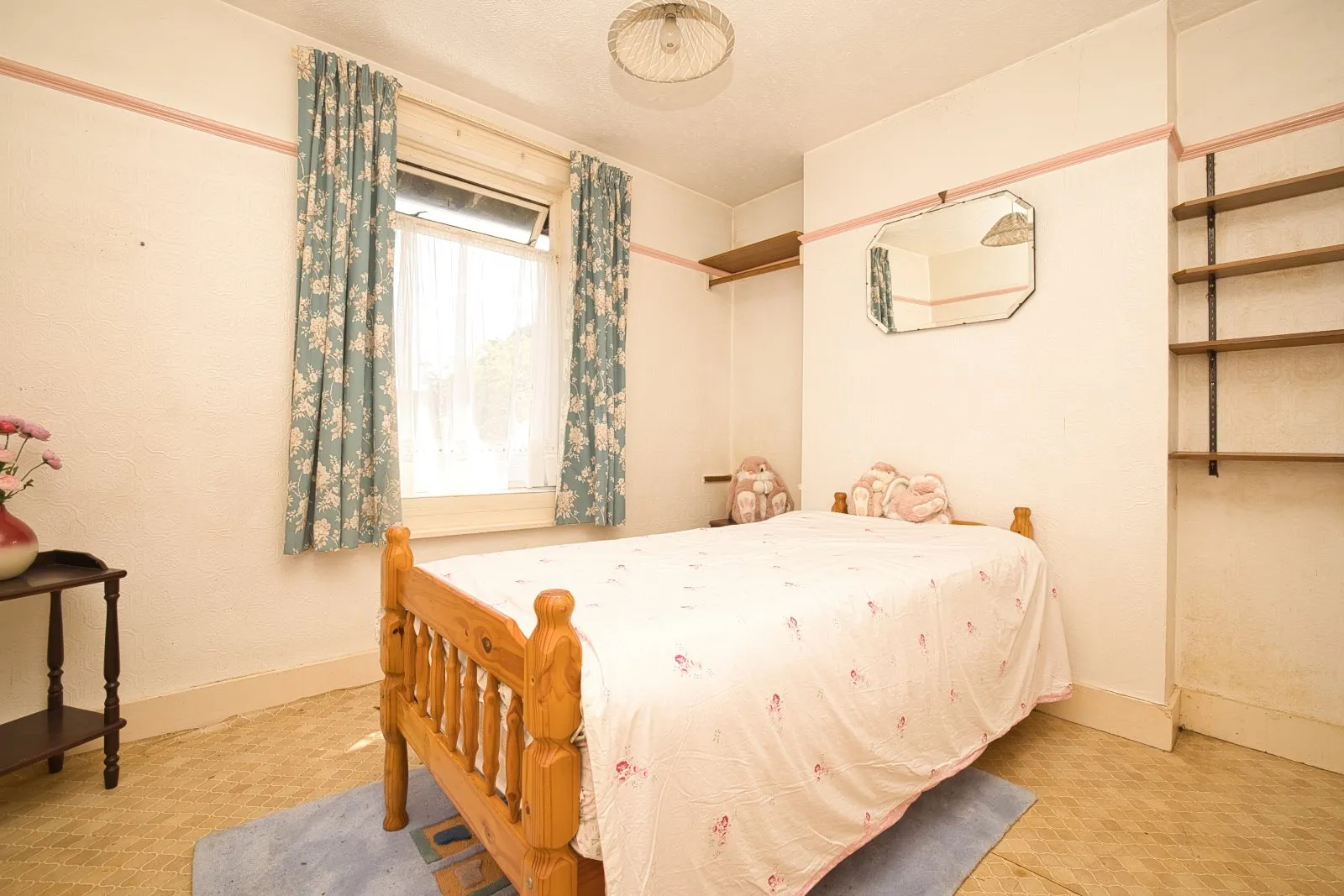 4 bed Semi-Detached