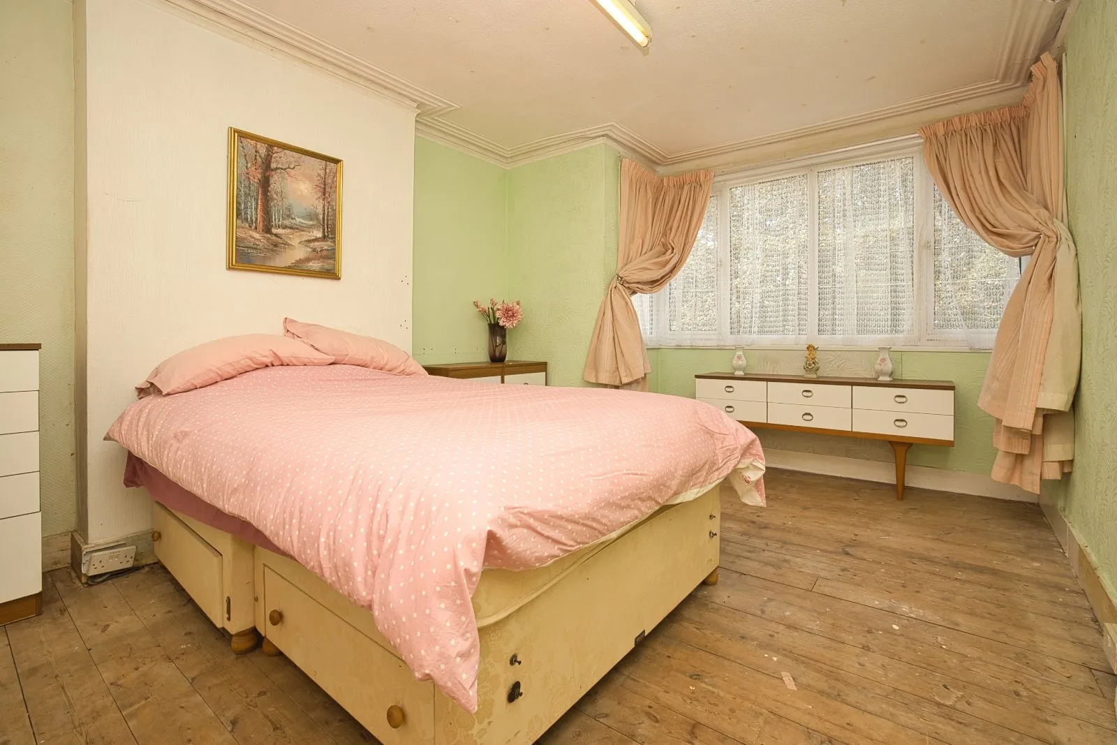 4 bed Semi-Detached