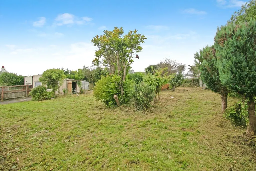 4 bed Detached