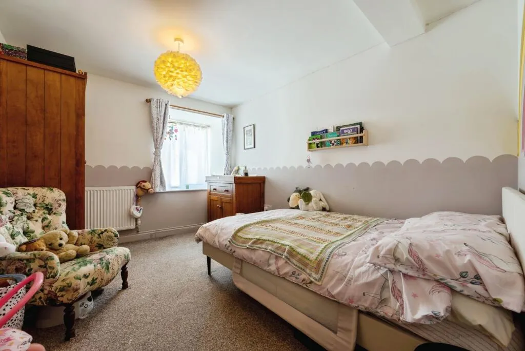 1 bed Ground Flat