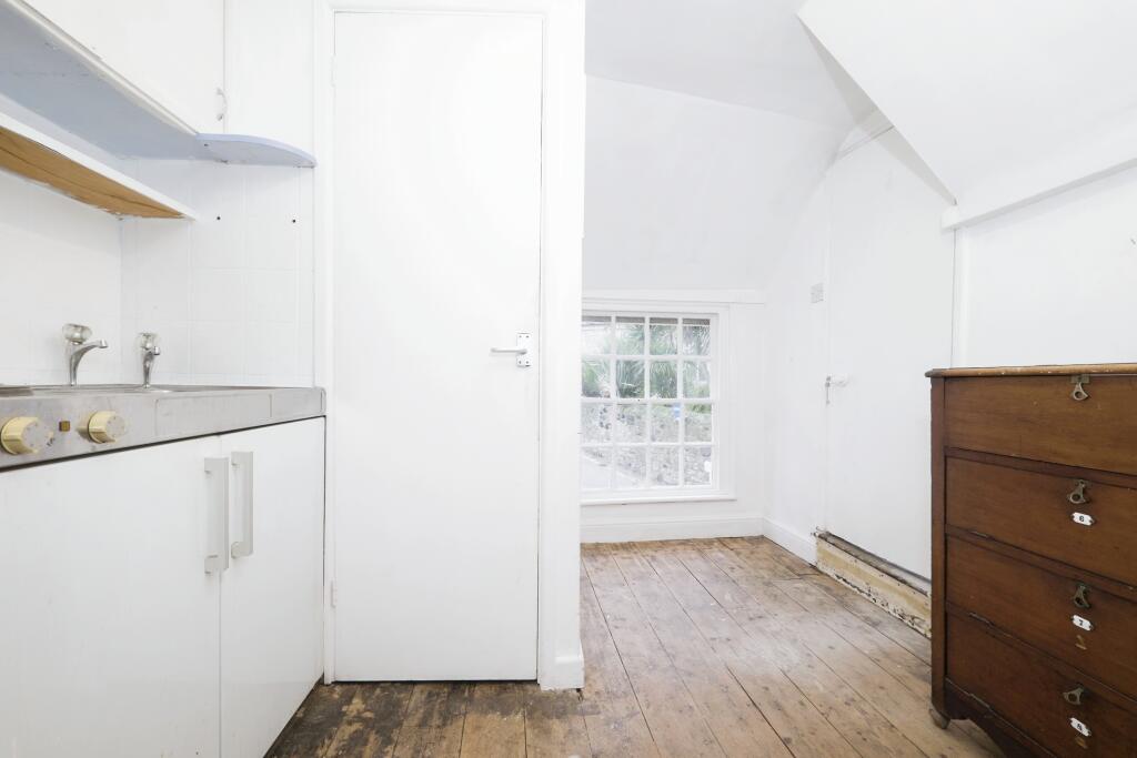 1 bed Convenience Store