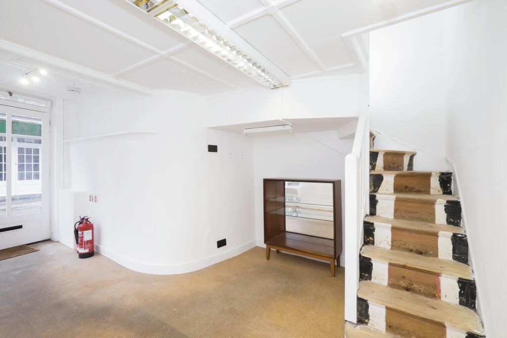 1 bed Convenience Store