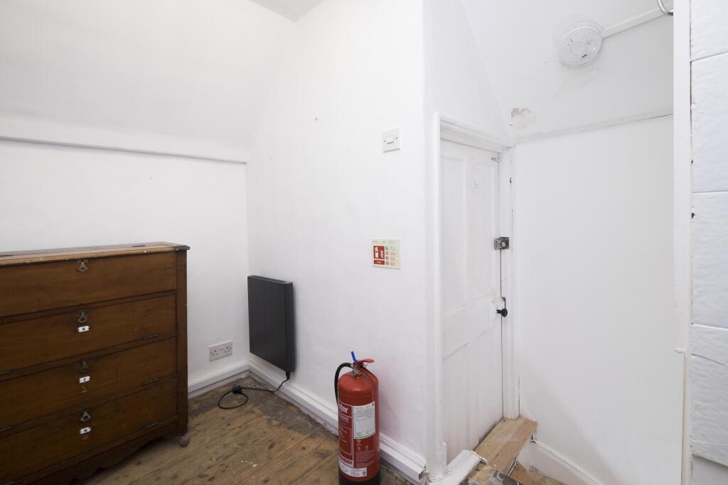 1 bed Convenience Store