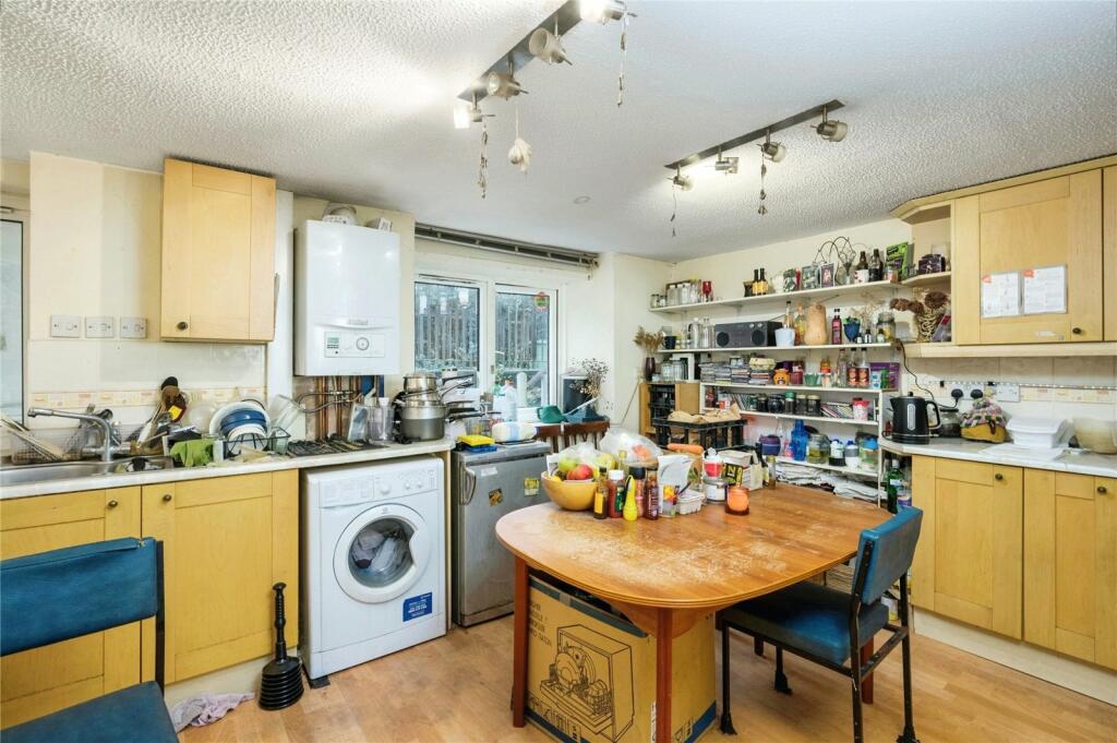 2 bed House