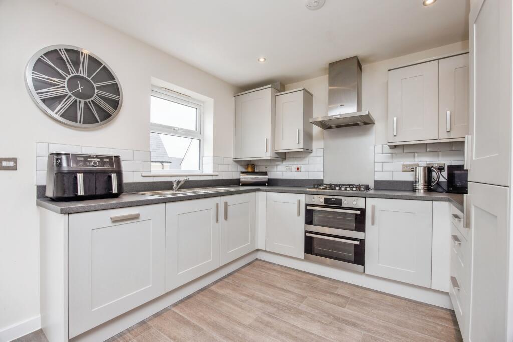 5 bed Semi-Detached