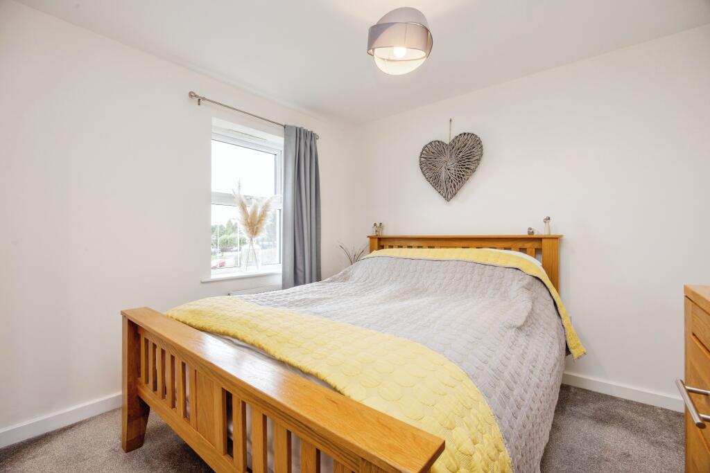 5 bed Semi-Detached
