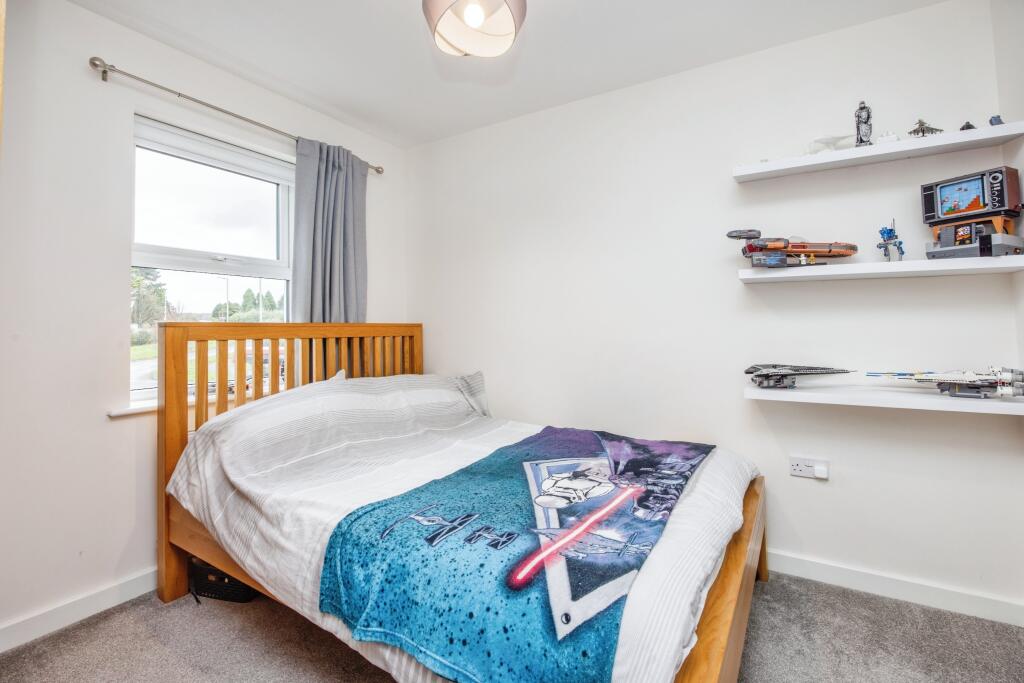 5 bed Semi-Detached