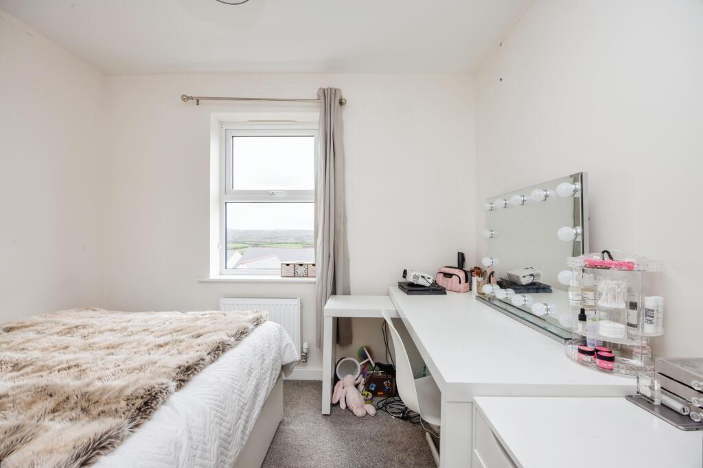 5 bed Semi-Detached