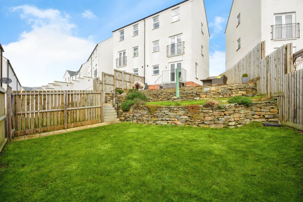 5 bed Semi-Detached