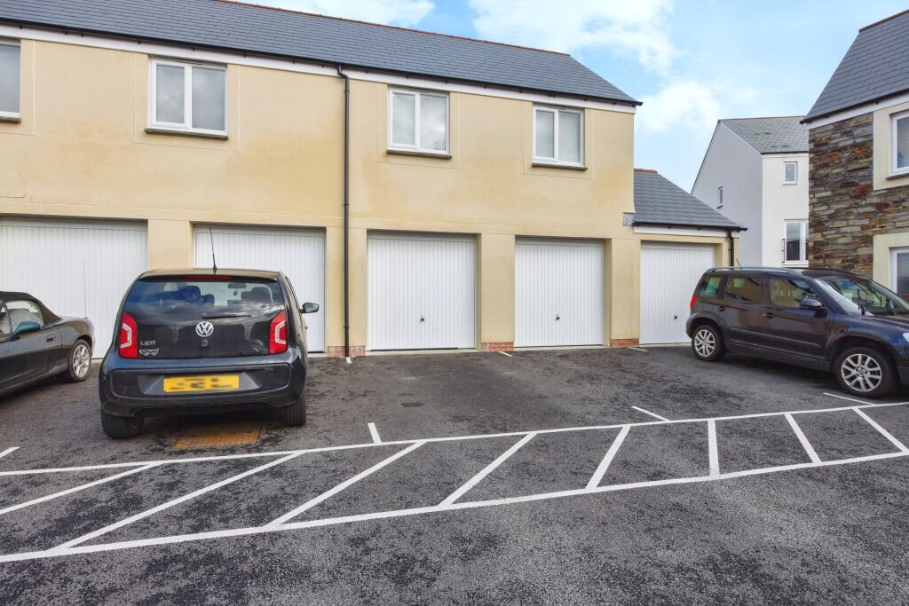 5 bed Semi-Detached