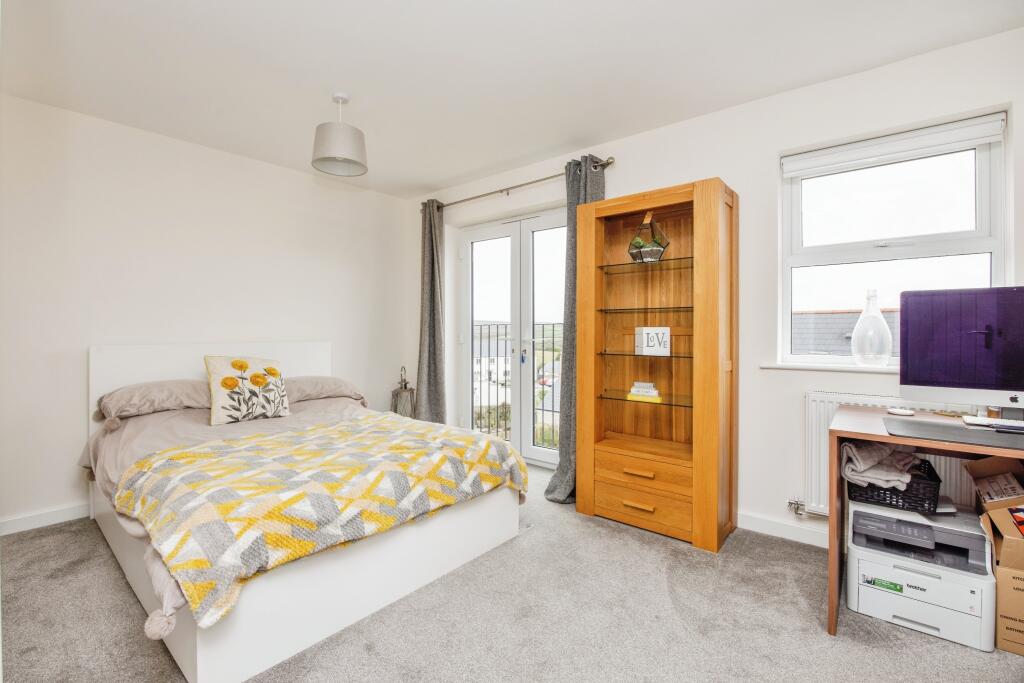 5 bed Semi-Detached