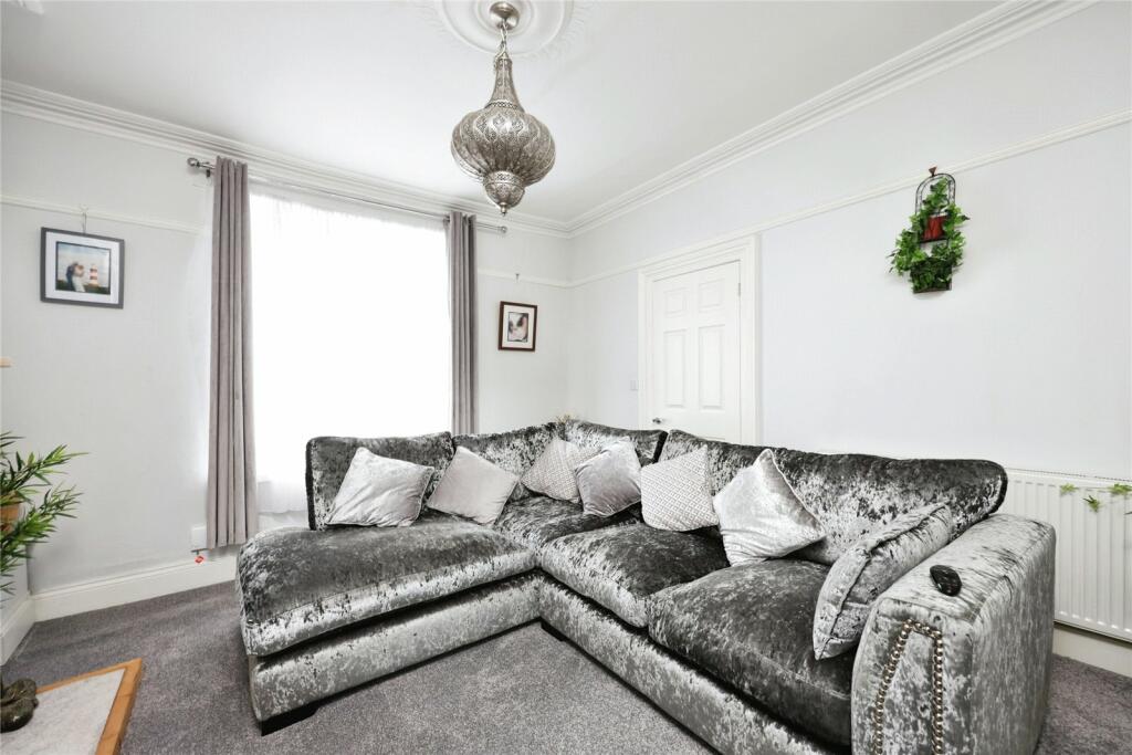 3 bed End of Terrace