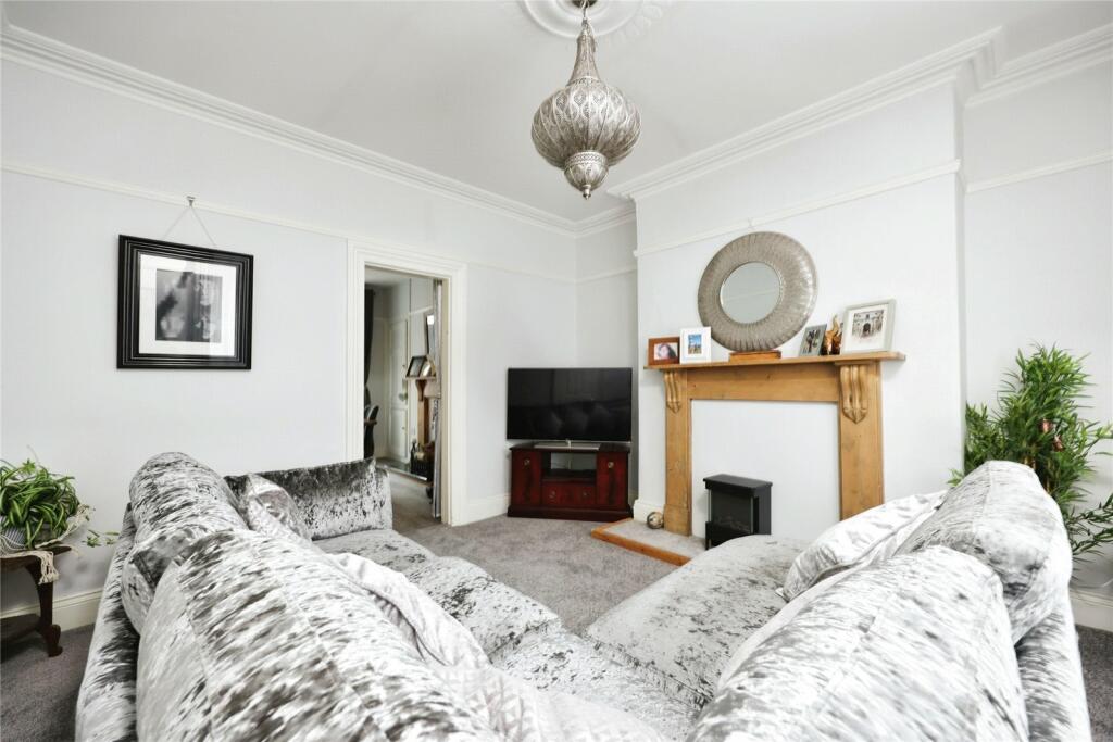 3 bed End of Terrace