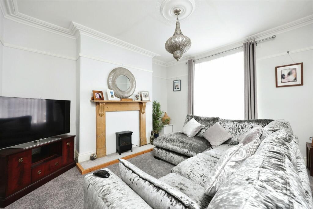 3 bed End of Terrace