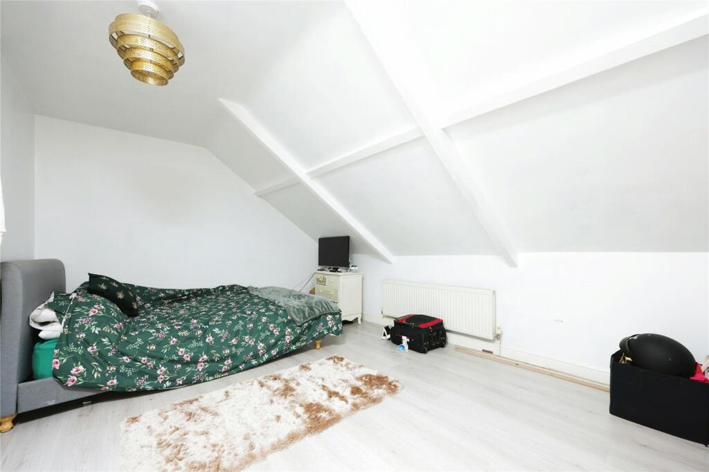 3 bed End of Terrace