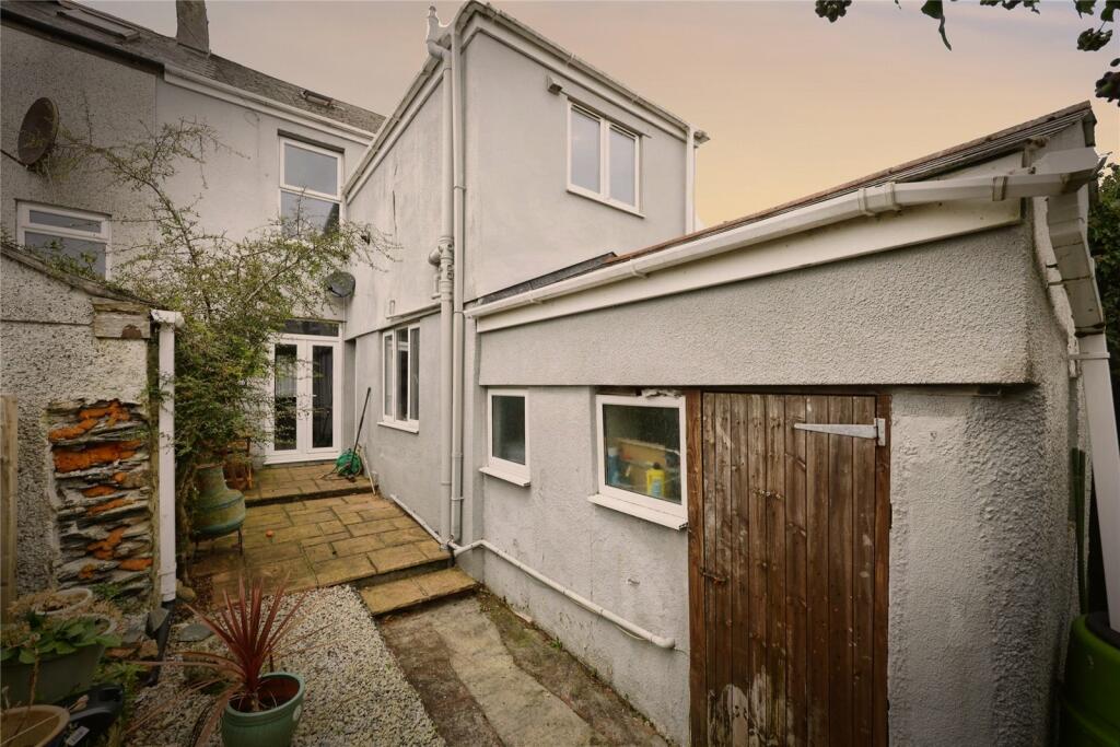 3 bed End of Terrace