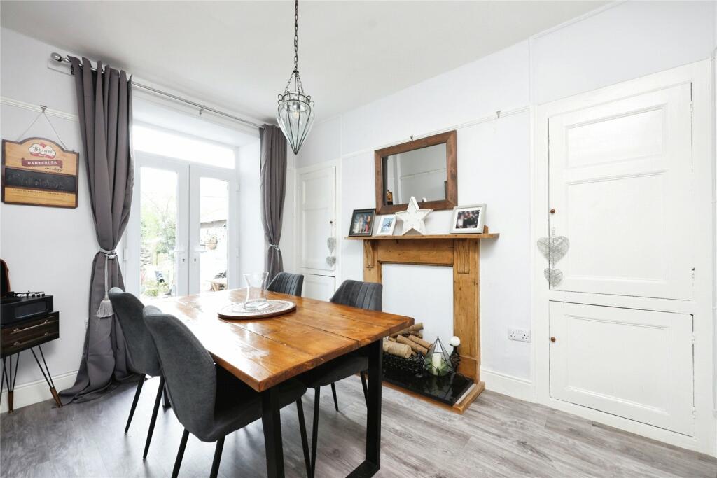 3 bed End of Terrace