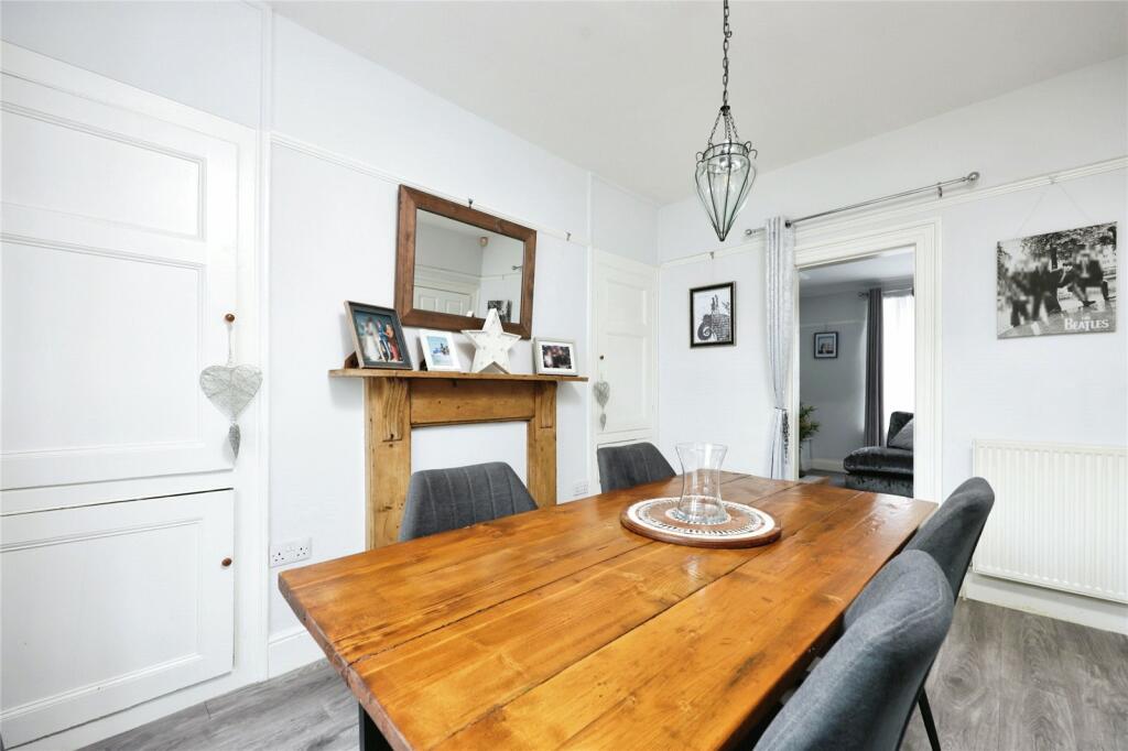 3 bed End of Terrace