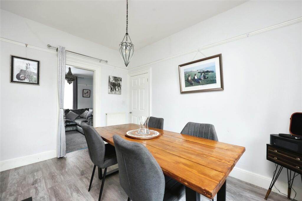 3 bed End of Terrace