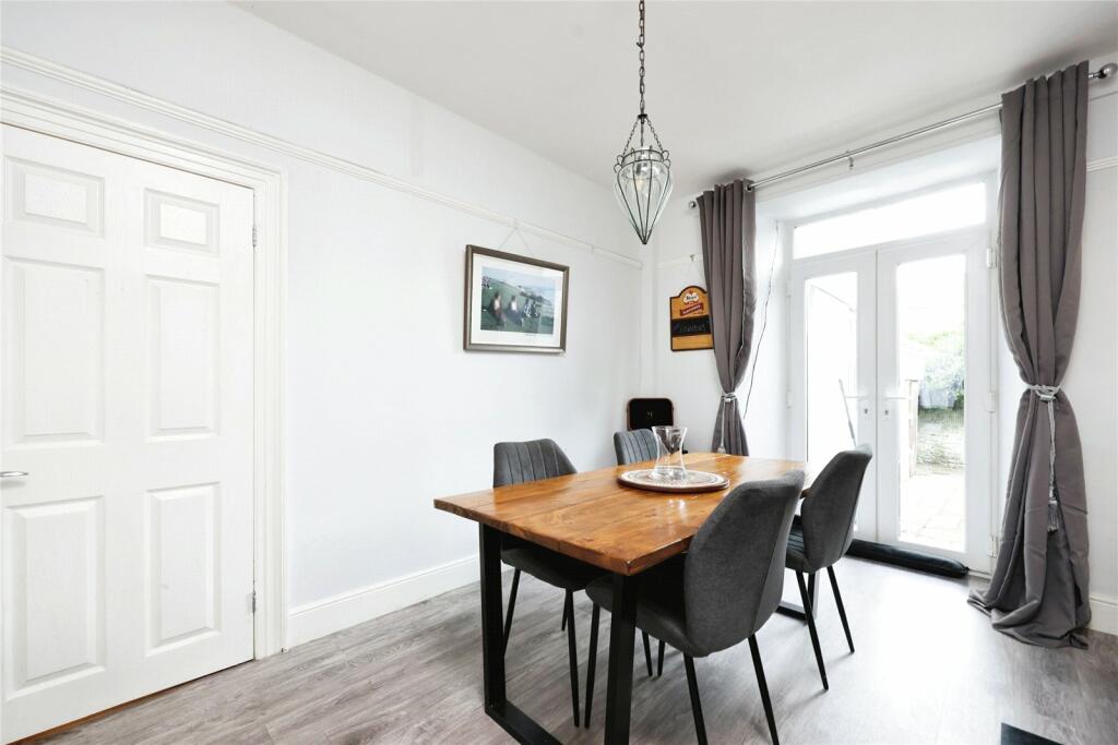 3 bed End of Terrace
