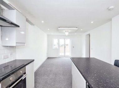 2 bed Ground Flat