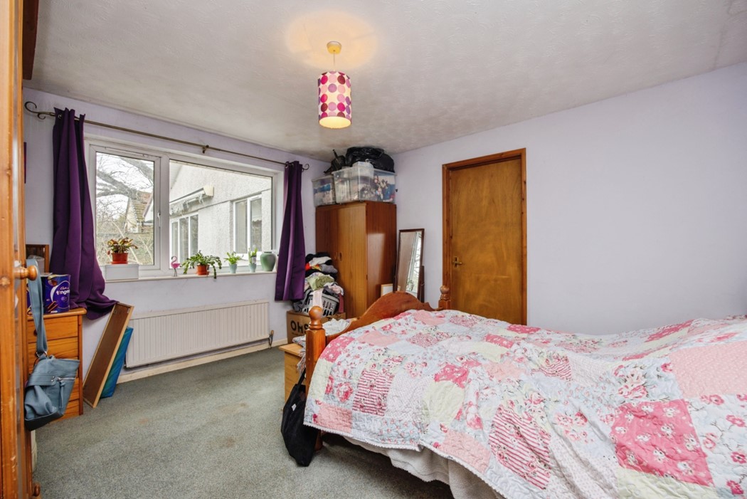6 bed Detached Bungalow
