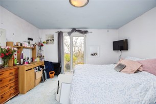 6 bed Detached Bungalow