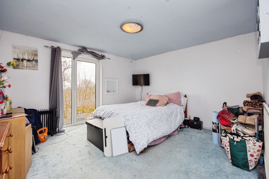 6 bed Detached Bungalow