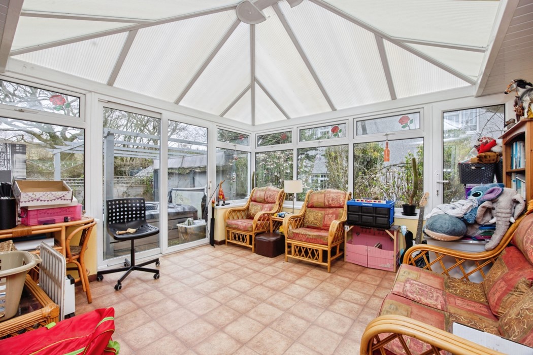 6 bed Detached Bungalow