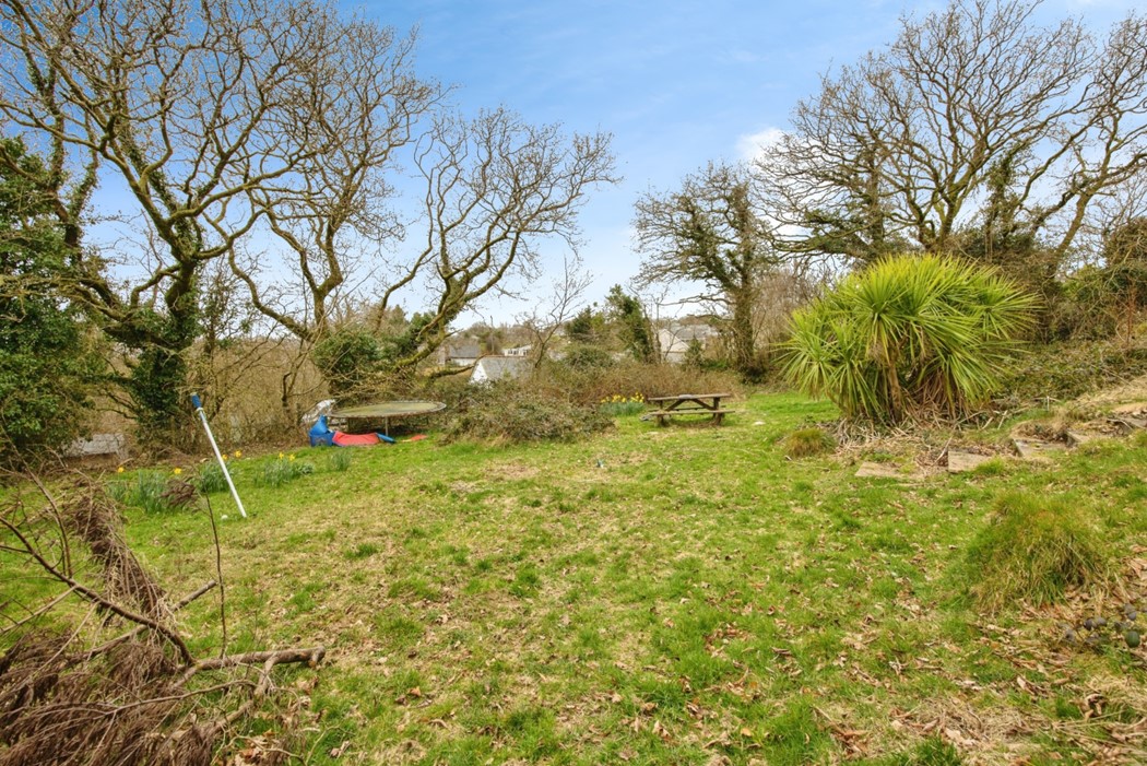 6 bed Detached Bungalow